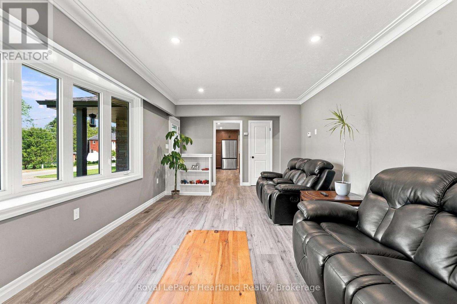 3042 Albert Street Property Photo 13