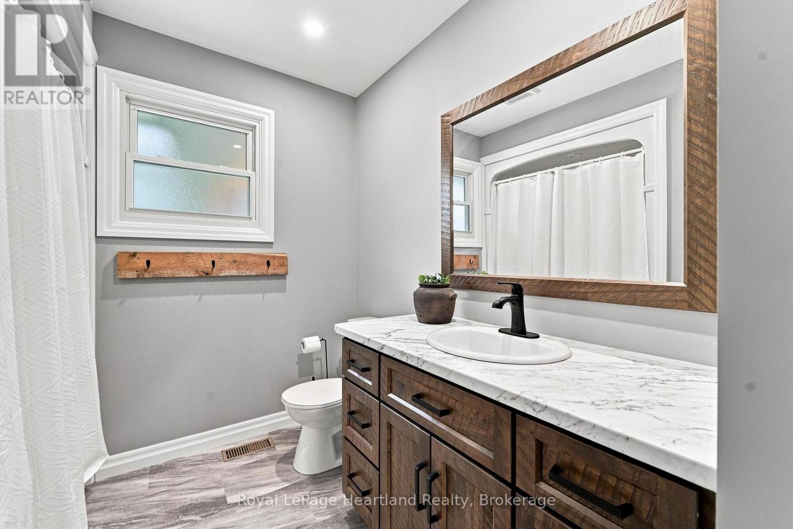 3042 Albert Street Property Photo 19