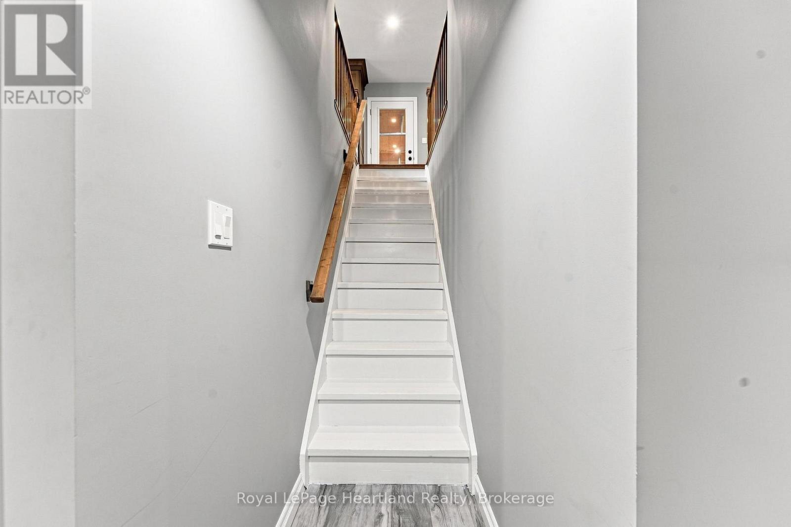 3042 Albert Street Property Photo 24