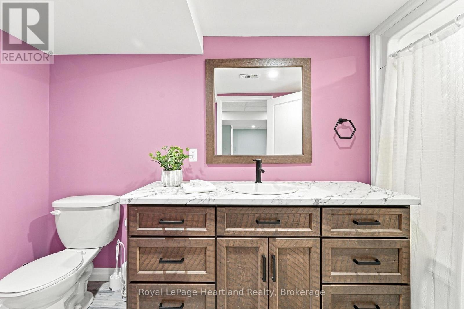 3042 Albert Street Property Photo 34