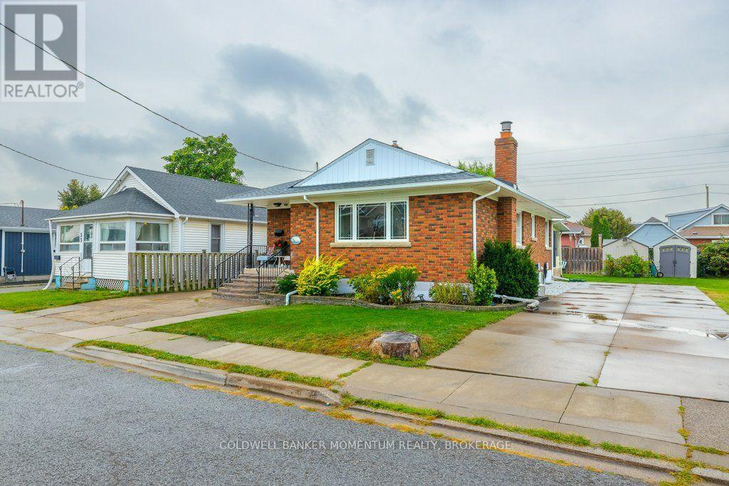 51 MARTIN STREET N Property Photo 1