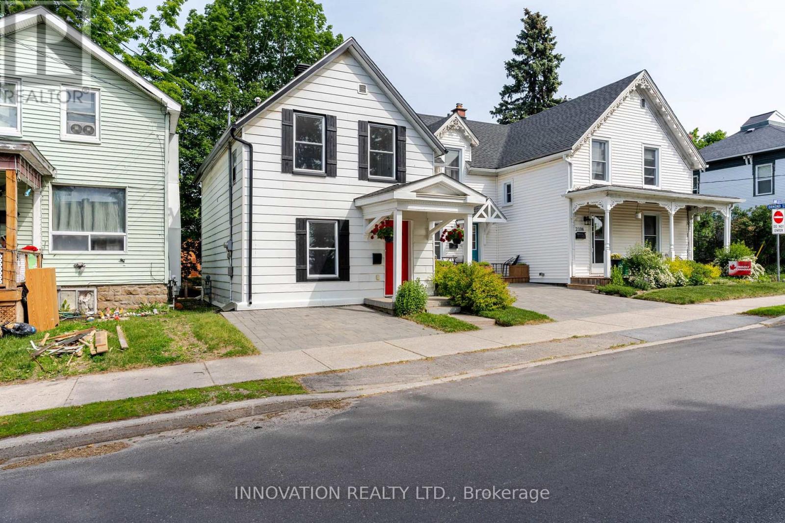 106 James Street E Property Photo 3
