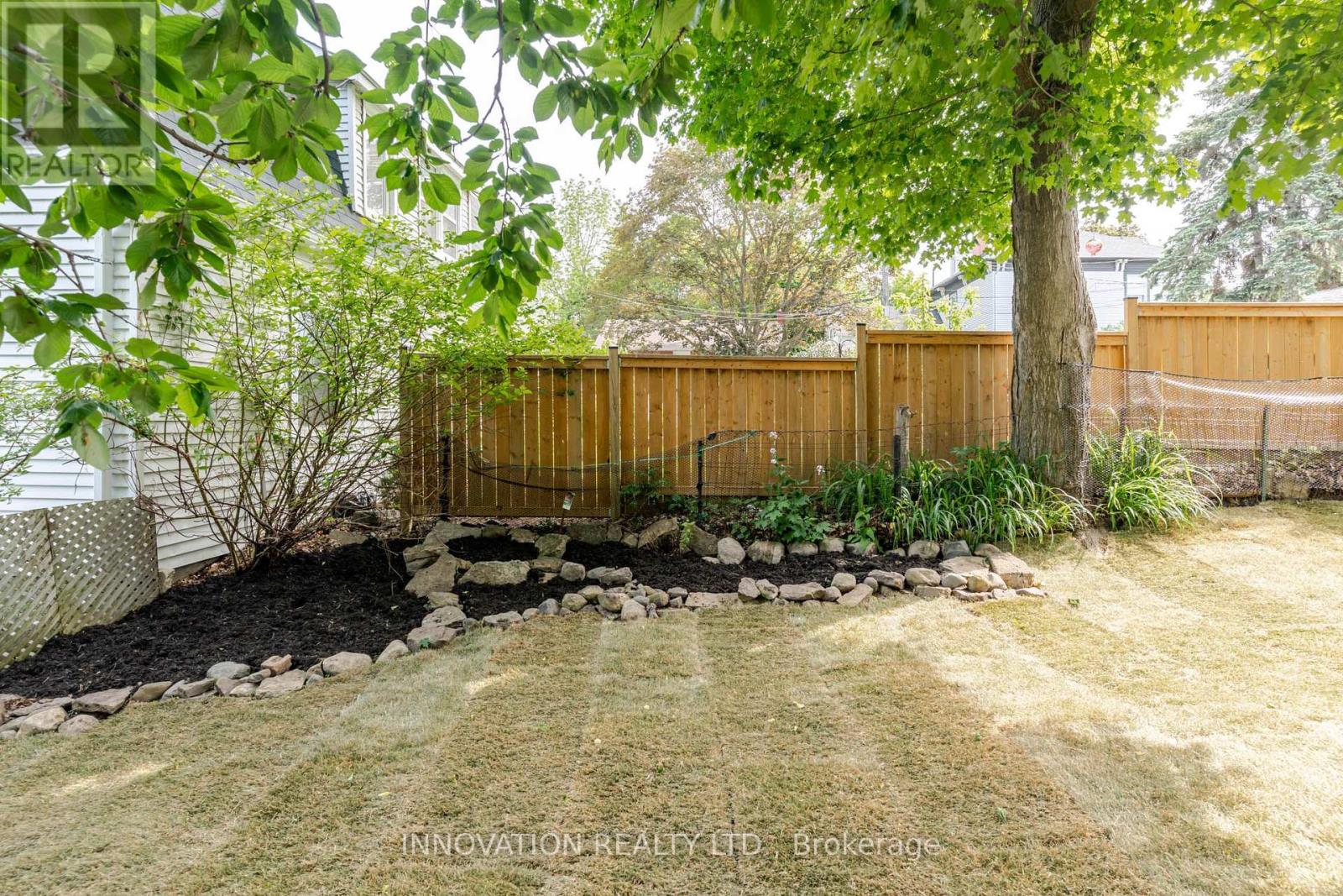 106 James Street E Property Photo 6