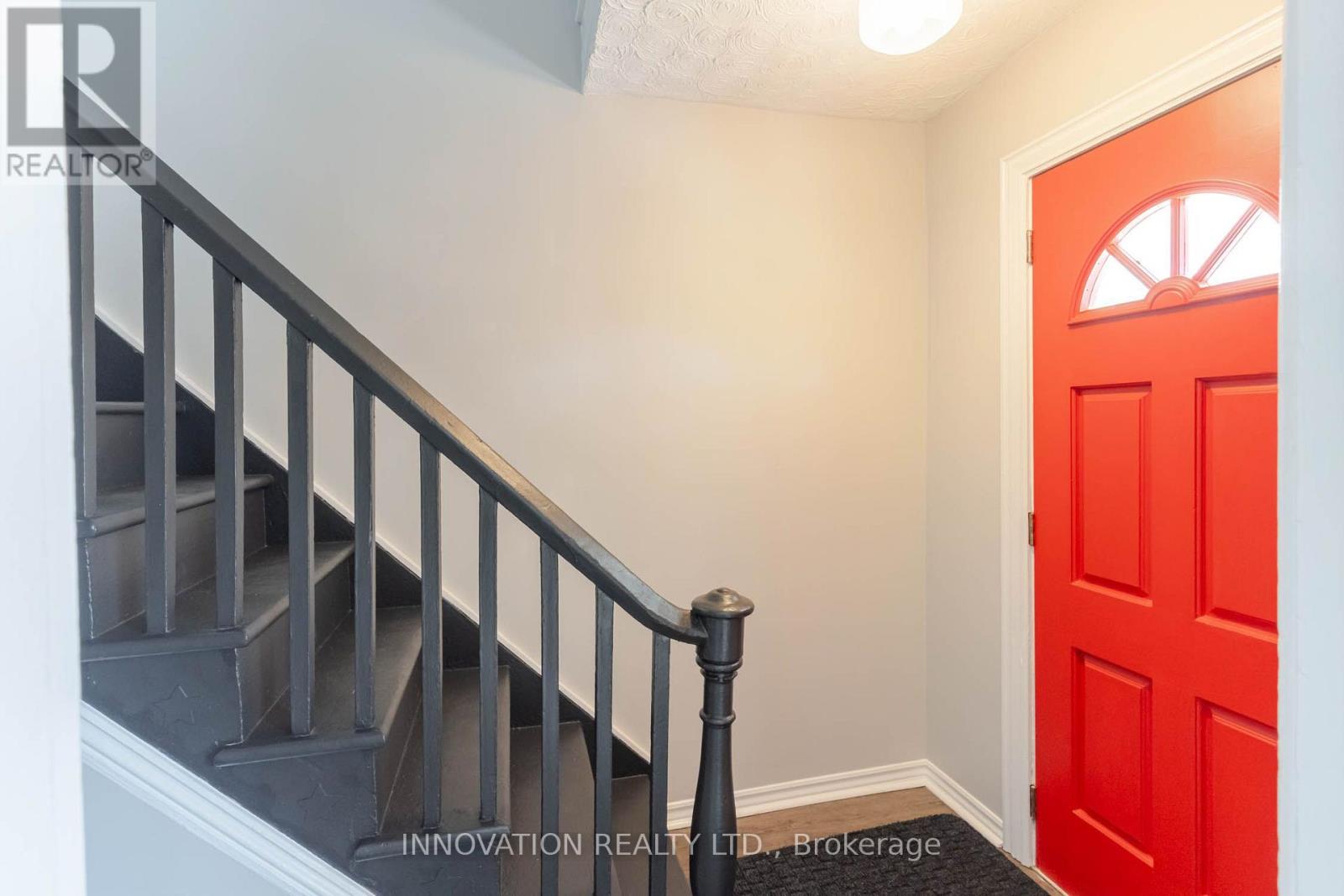 106 James Street E Property Photo 10