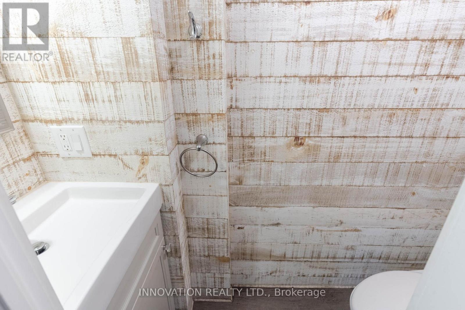 106 James Street E Property Photo 17