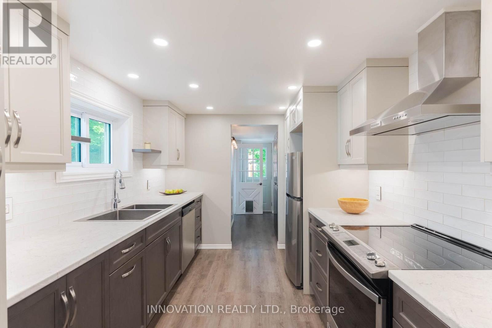 106 James Street E Property Photo 18