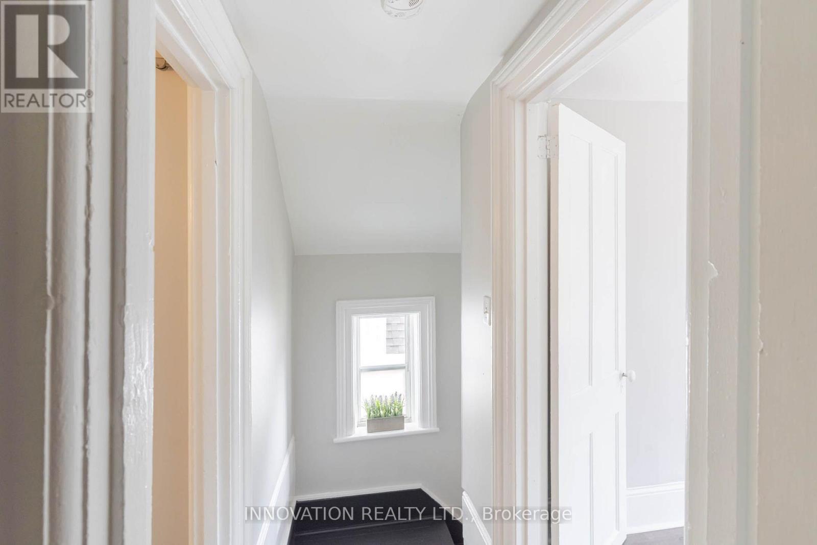 106 James Street E Property Photo 24