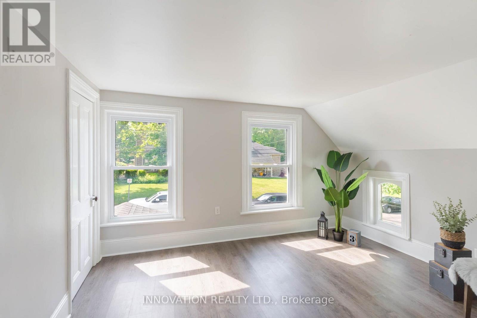 106 James Street E Property Photo 25