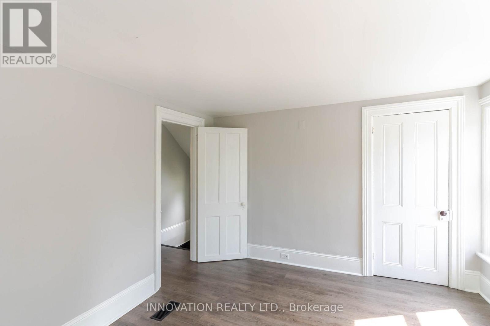 106 James Street E Property Photo 26