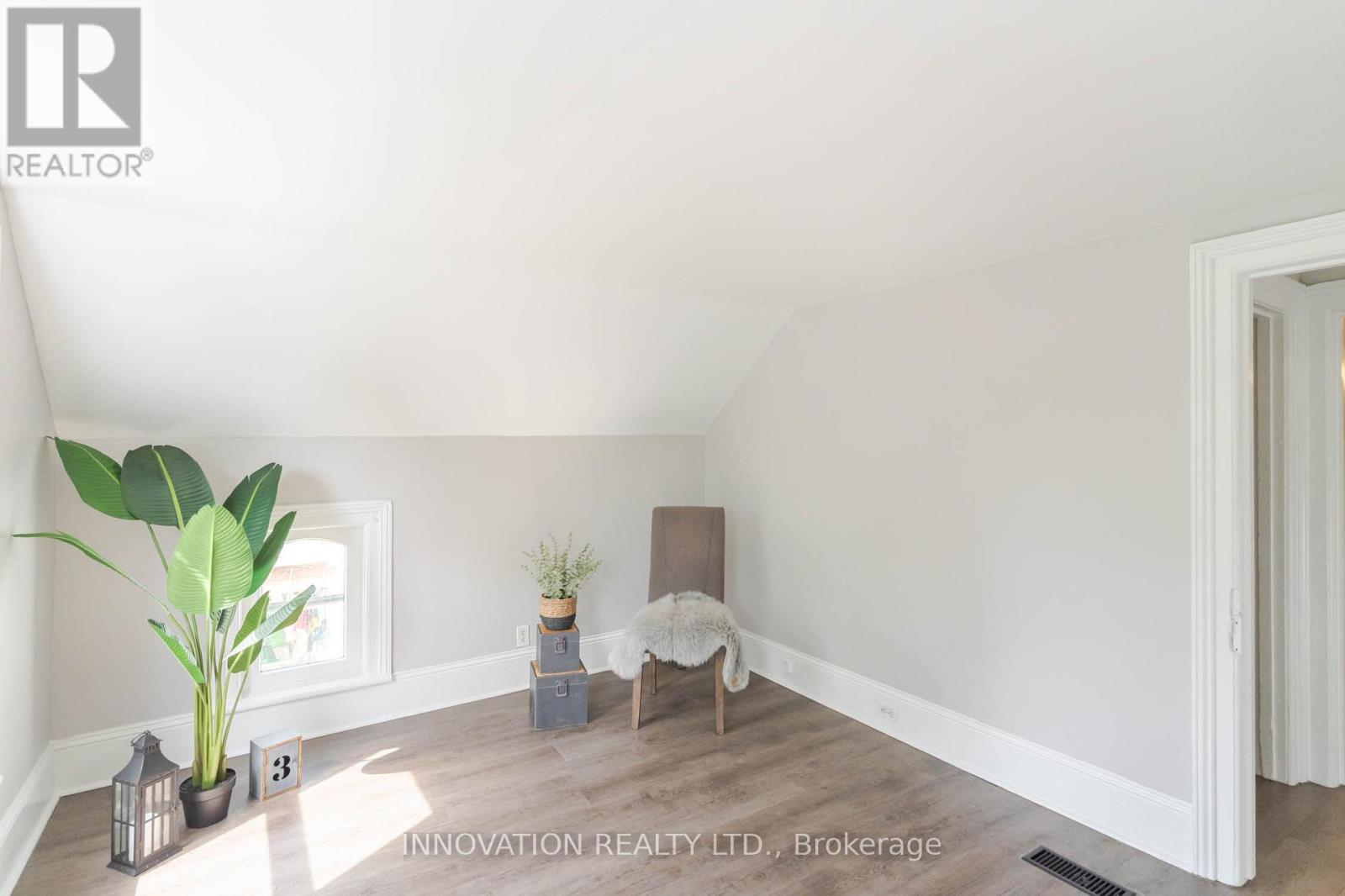 106 James Street E Property Photo 27