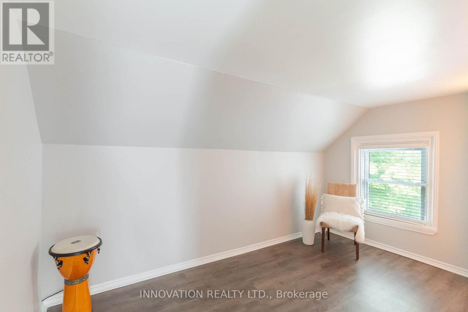 106 James Street E Property Photo 28
