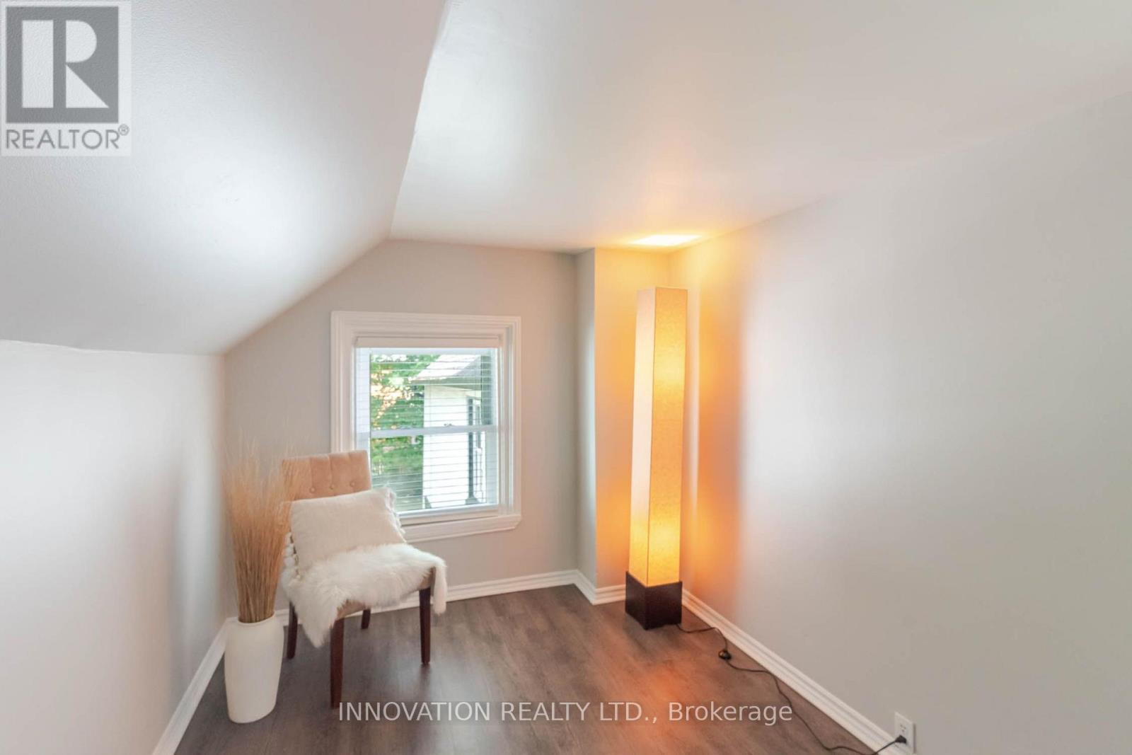 106 James Street E Property Photo 29