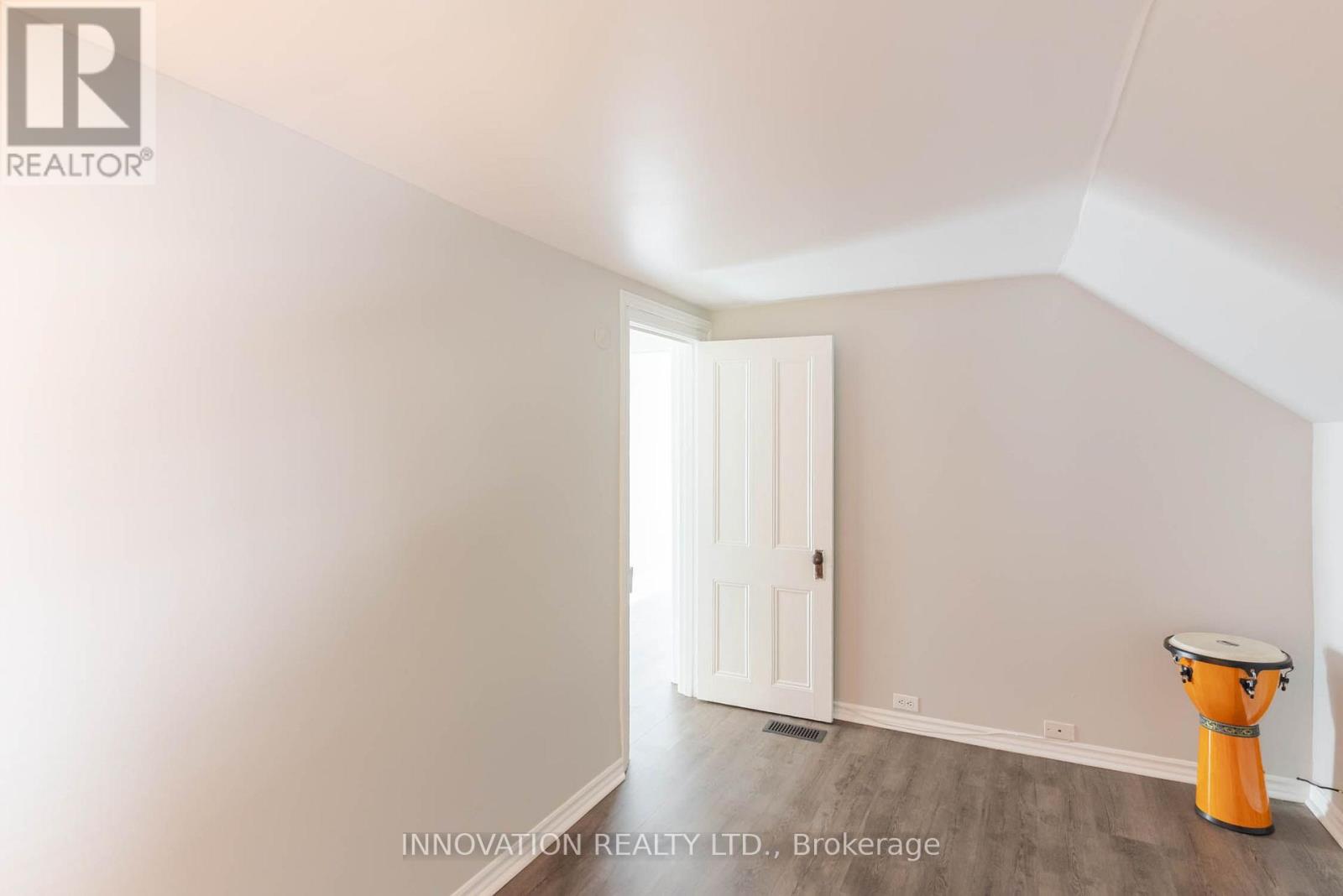 106 James Street E Property Photo 30
