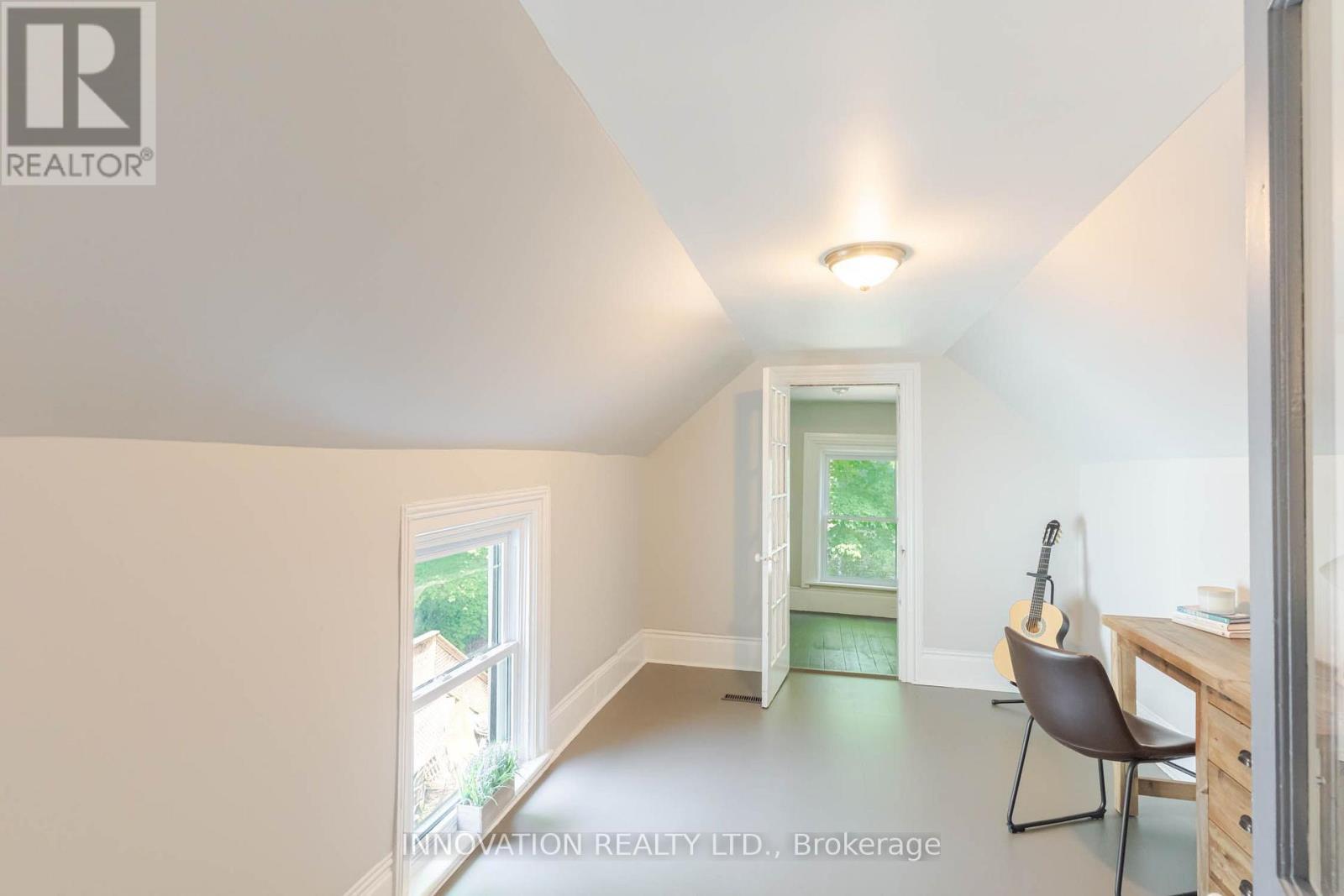 106 James Street E Property Photo 32