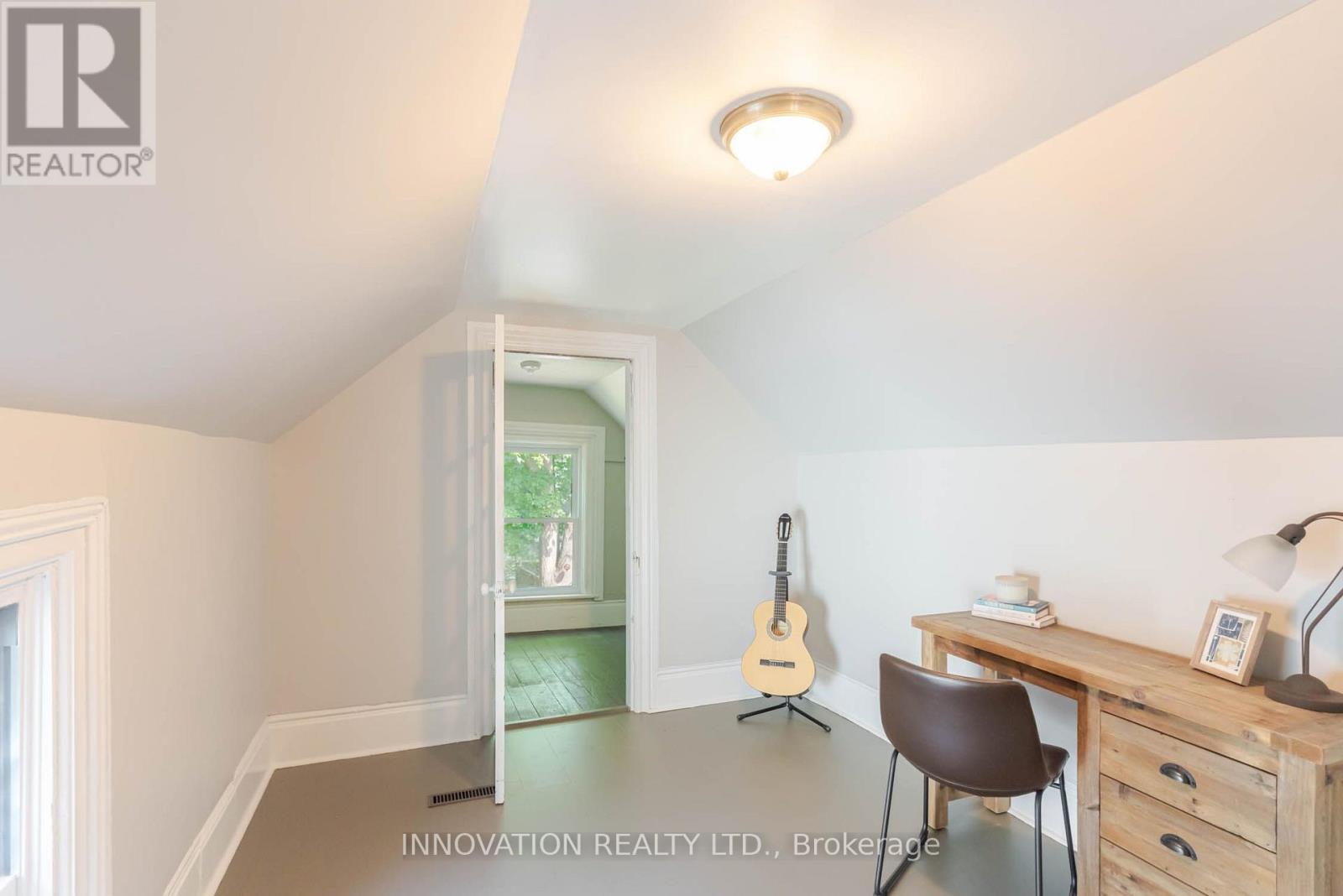 106 James Street E Property Photo 33