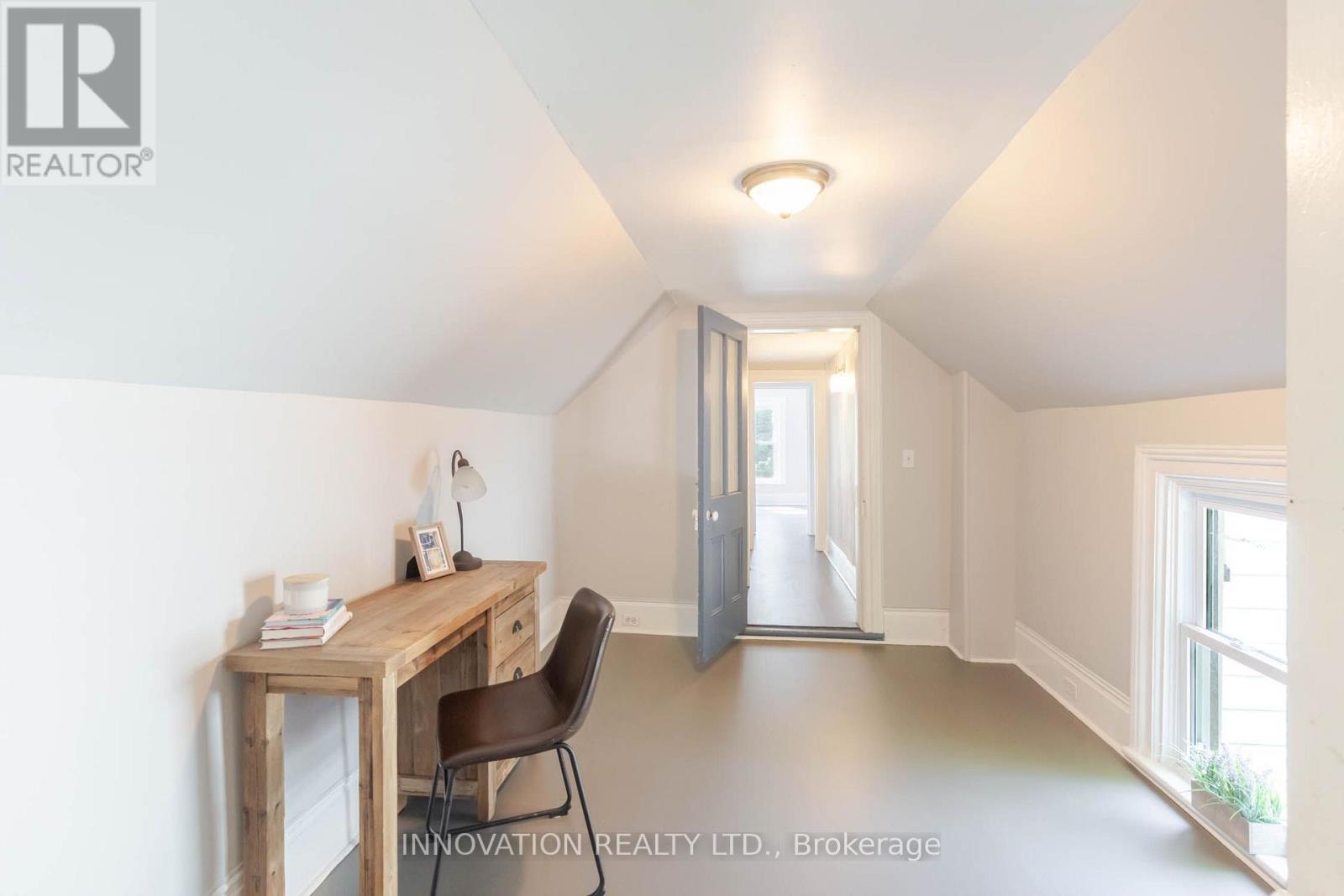 106 James Street E Property Photo 34