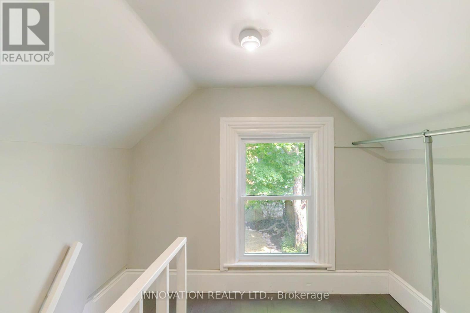 106 James Street E Property Photo 35