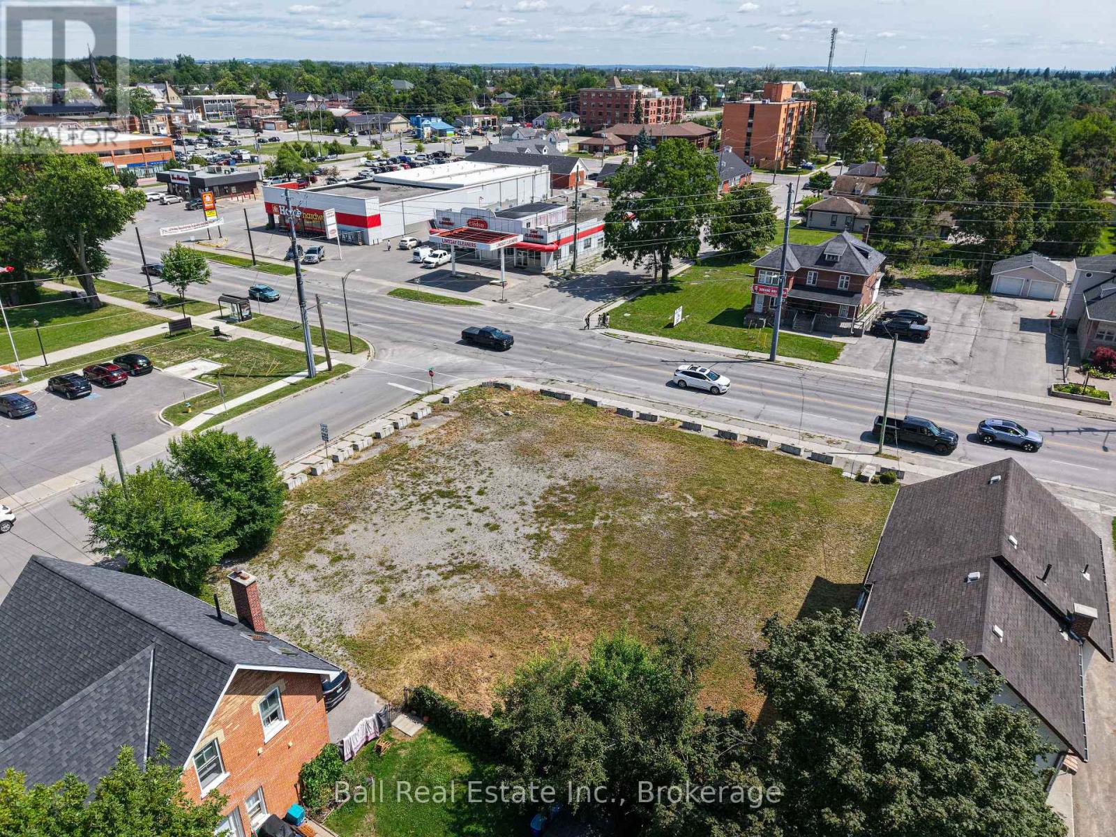 220 KENT STREET W