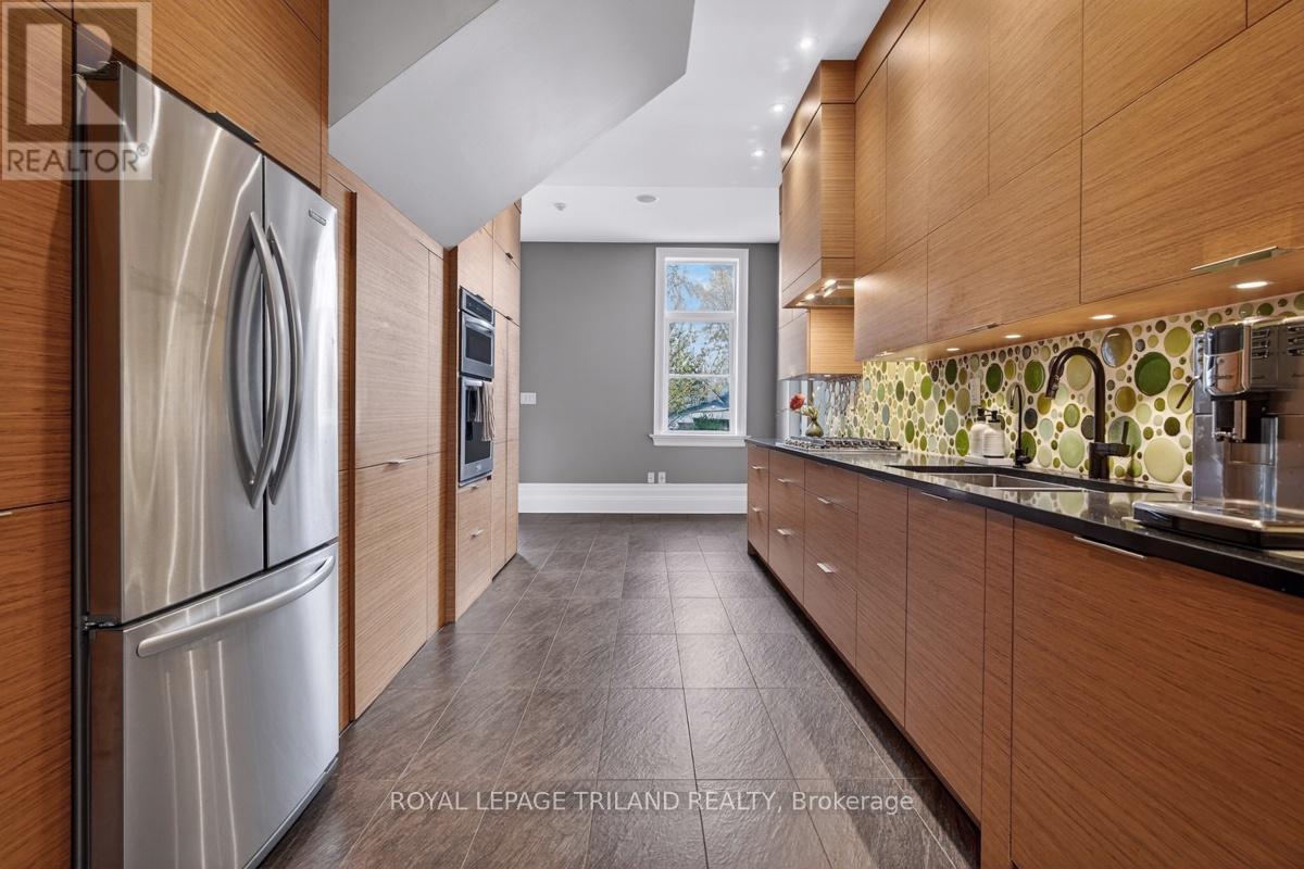 298 Hyman Street Property Photo 8