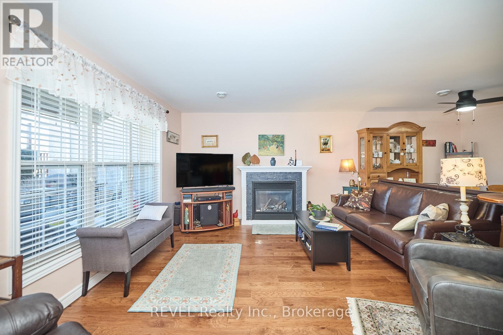 19 Knoll Street Property Photo 11
