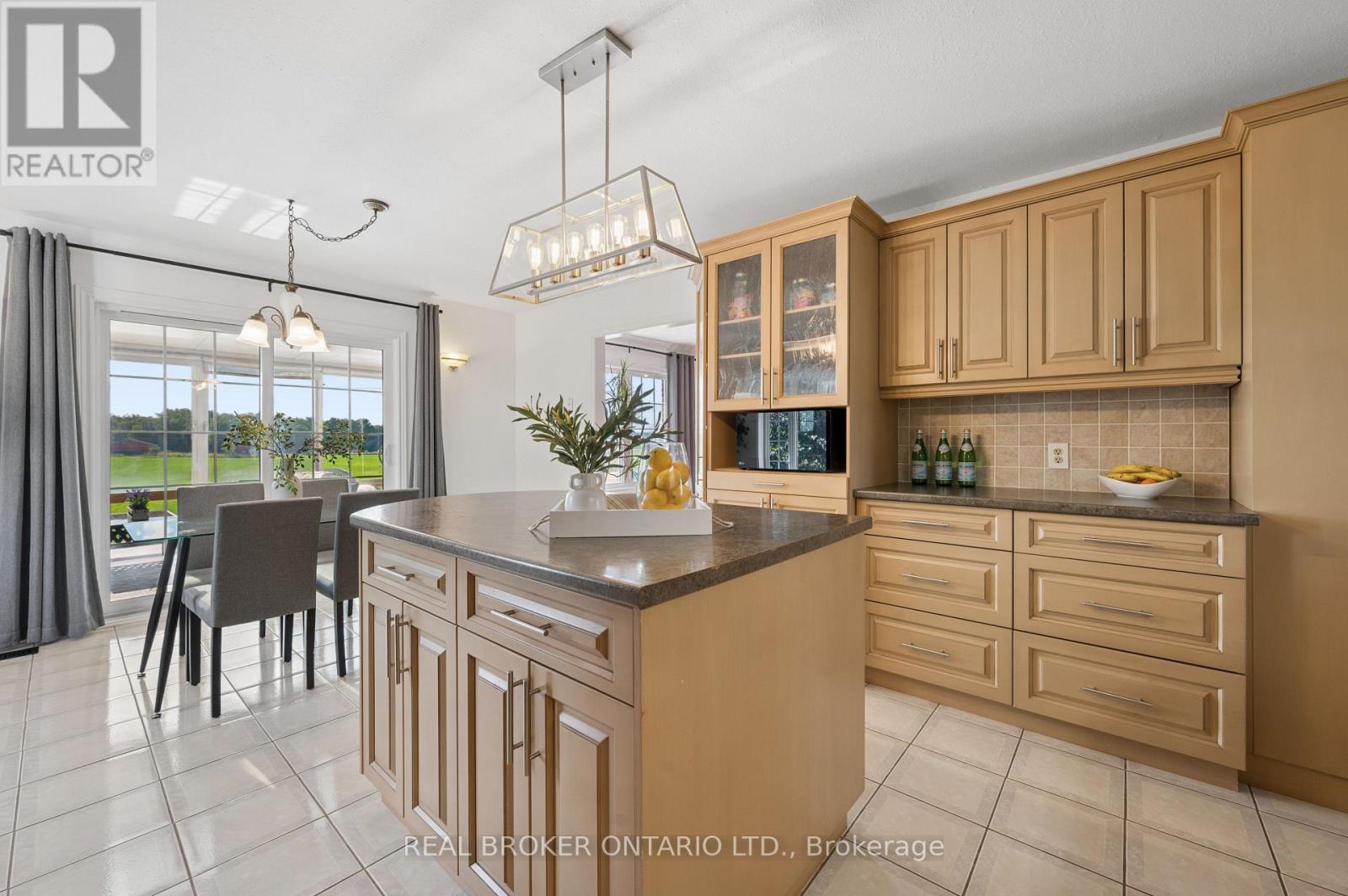 1049 Sheffield Road Property Photo 4
