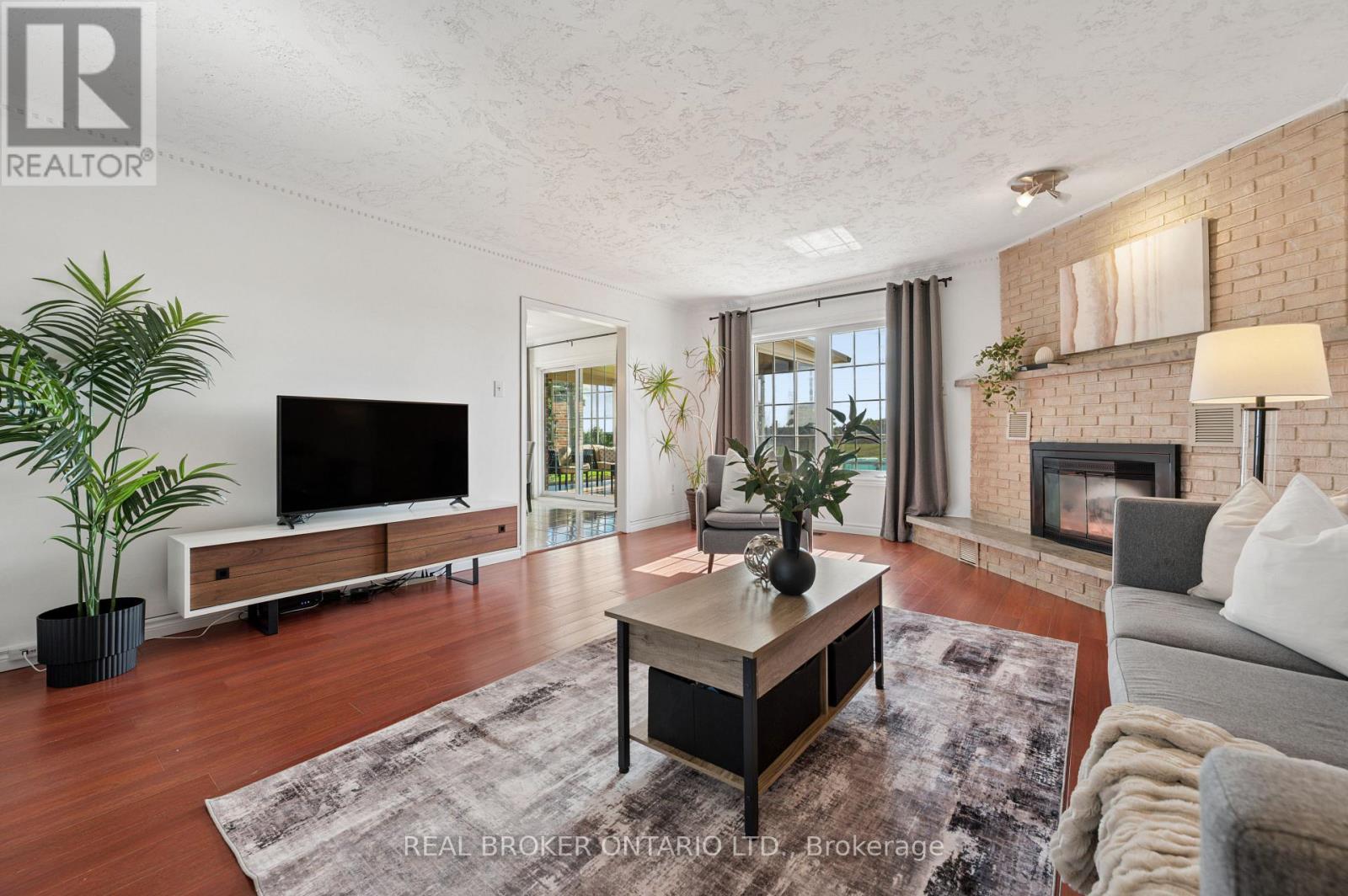 1049 Sheffield Road Property Photo 12