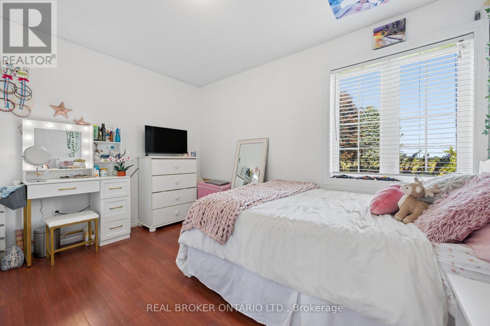 1049 Sheffield Road Property Photo 17