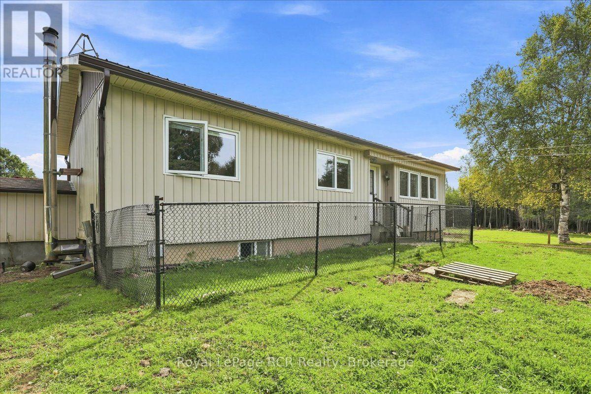 151601 Southgate Sideroad 15 Property Photo 3
