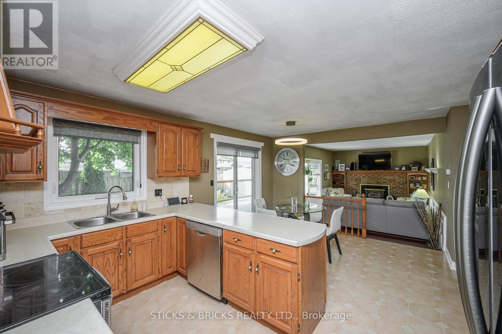 7102 Burbank Crescent Property Photo 11