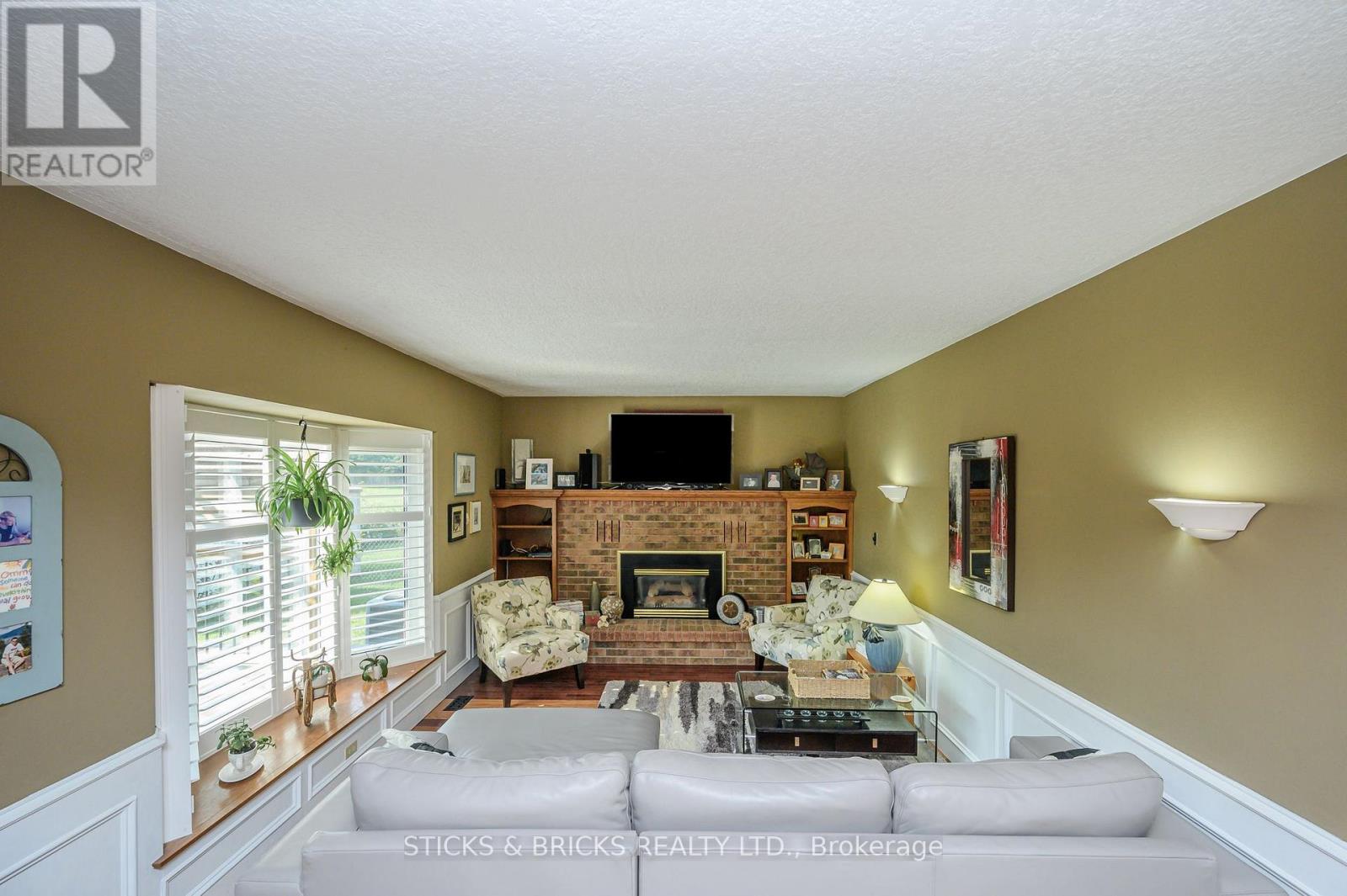 7102 Burbank Crescent Property Photo 12