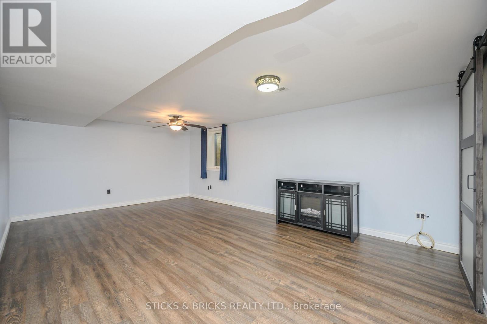 7102 Burbank Crescent Property Photo 19