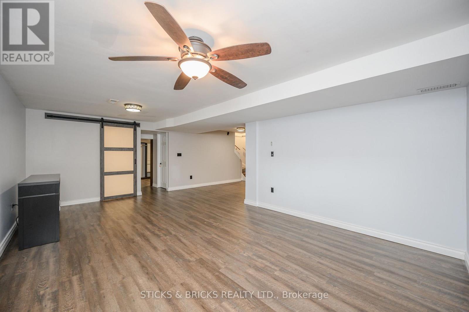 7102 Burbank Crescent Property Photo 21