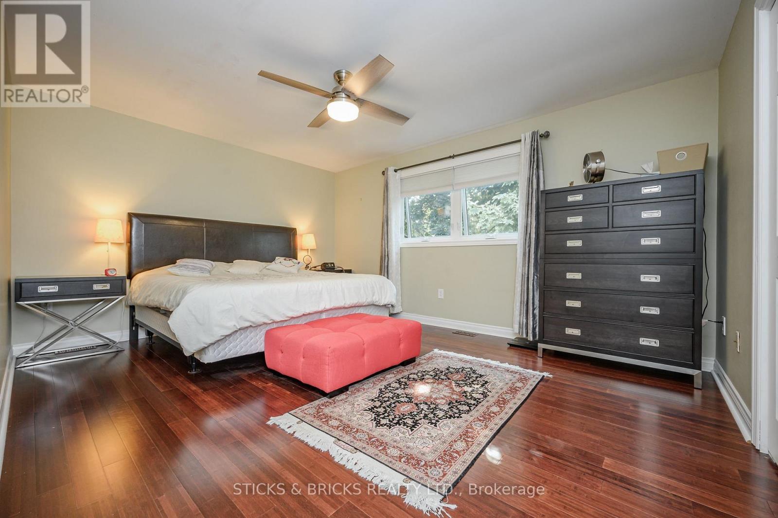 7102 Burbank Crescent Property Photo 23