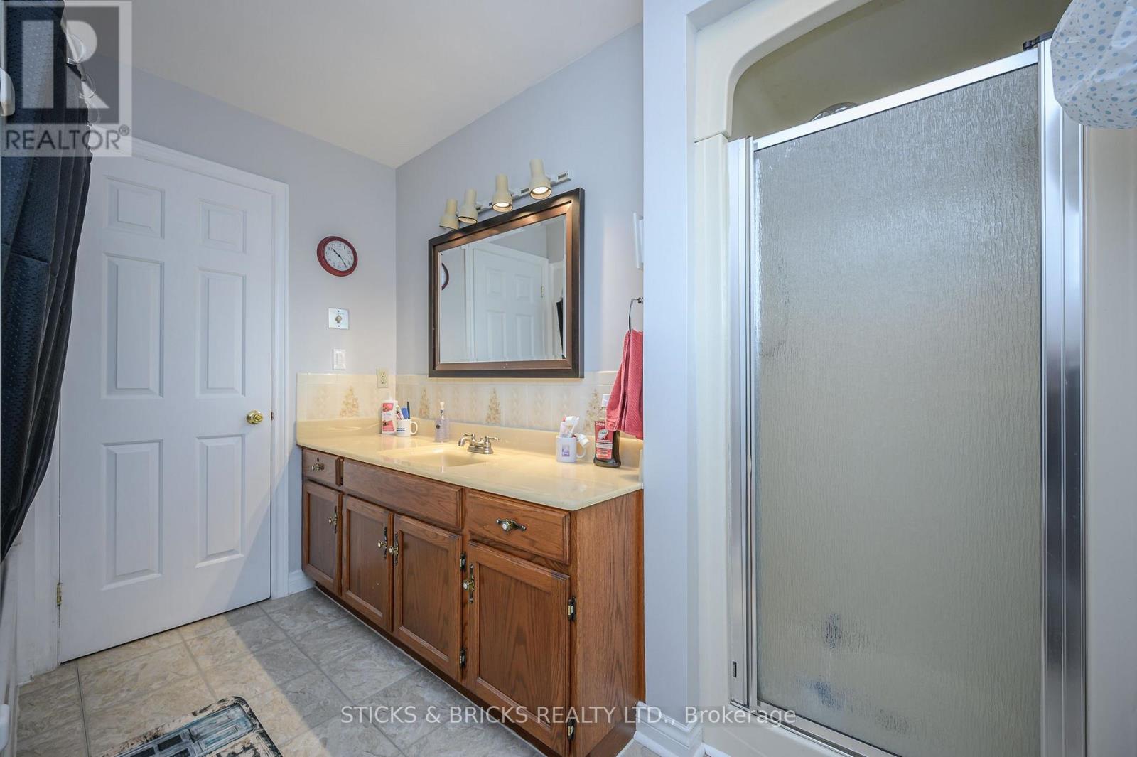 7102 Burbank Crescent Property Photo 24