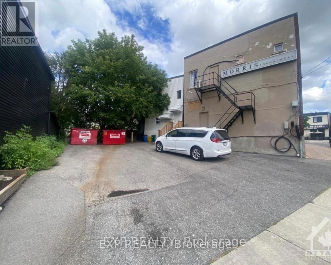 1079 Wellington Street W Property Photo 2