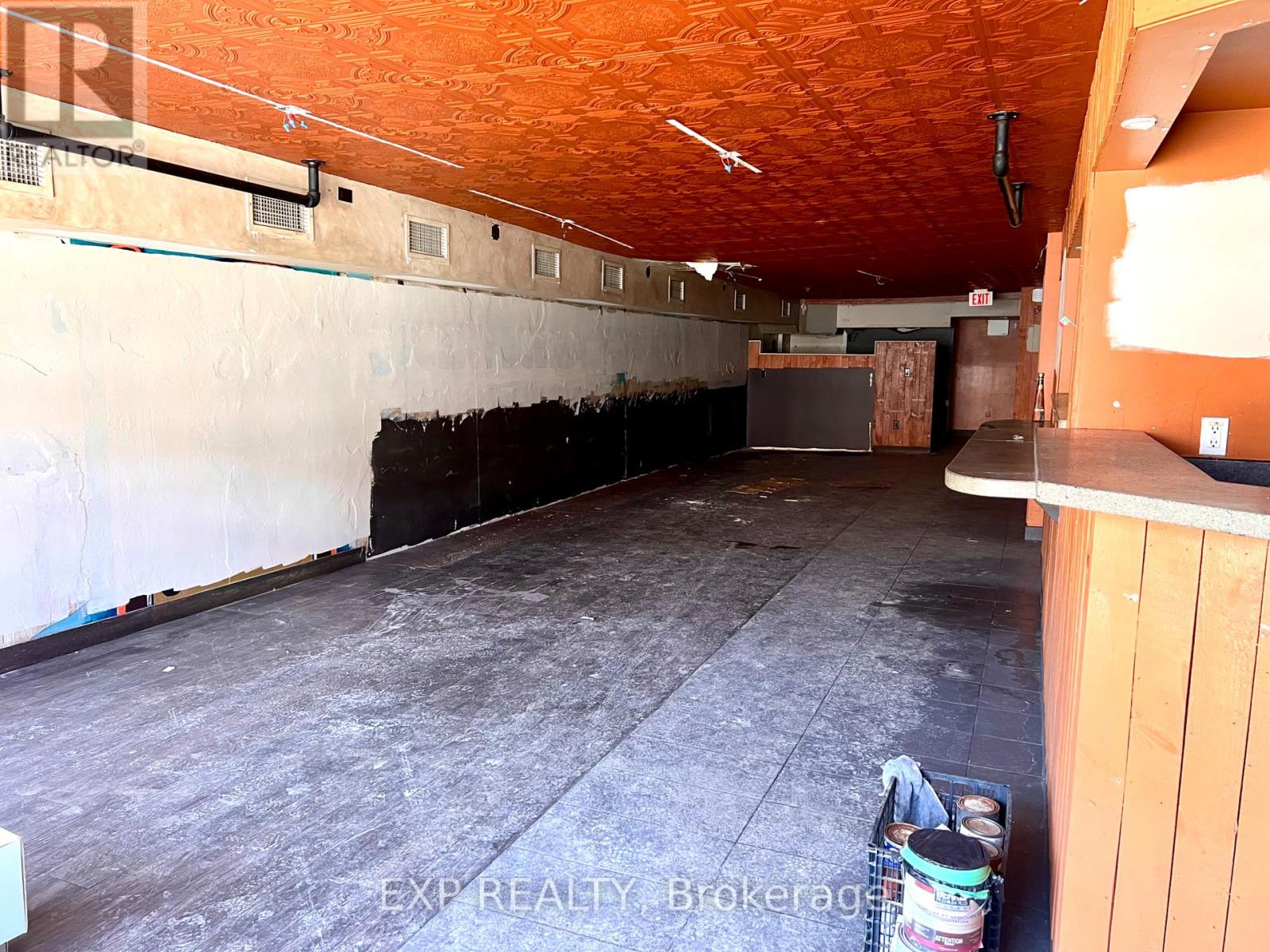 1079 Wellington Street W Property Photo 4