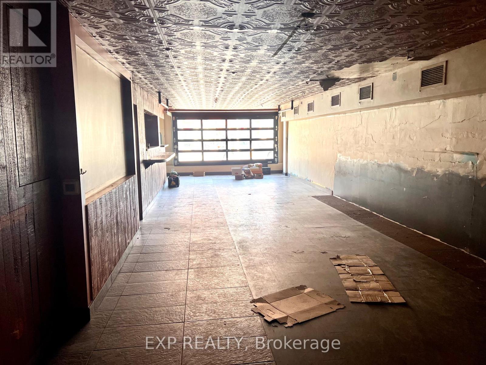 1079 Wellington Street W Property Photo 6