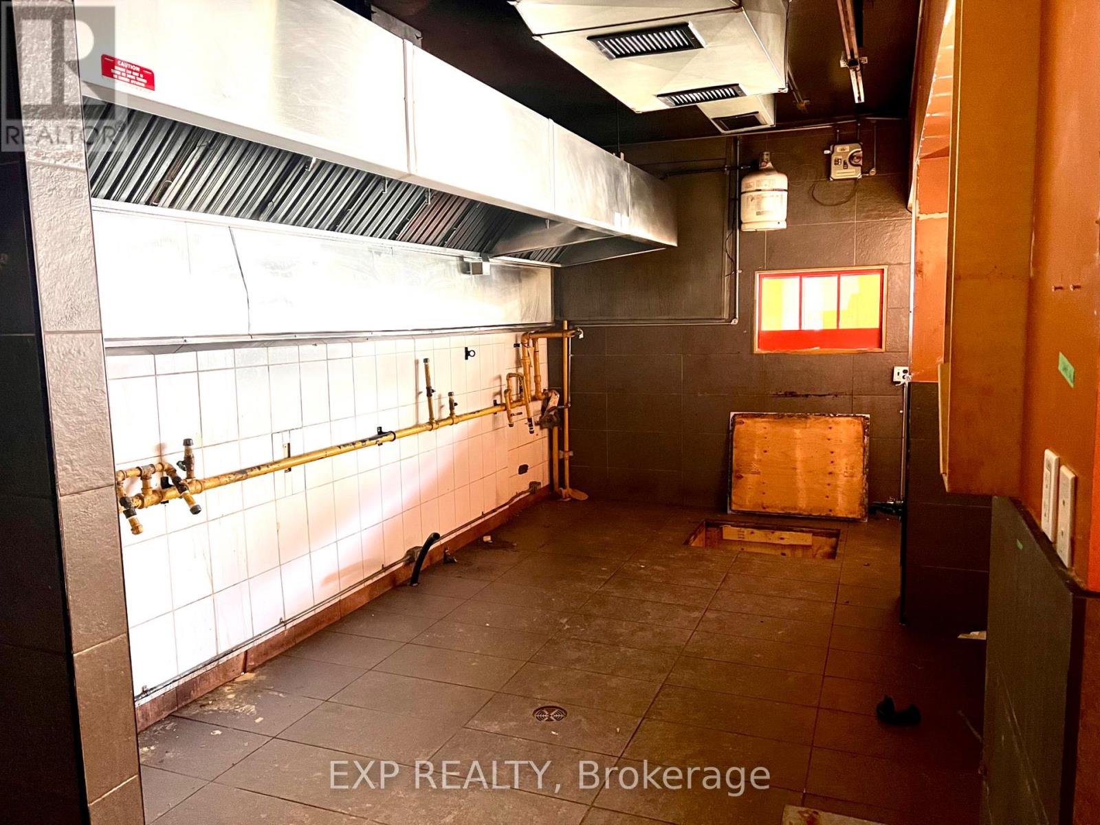 1079 Wellington Street W Property Photo 7