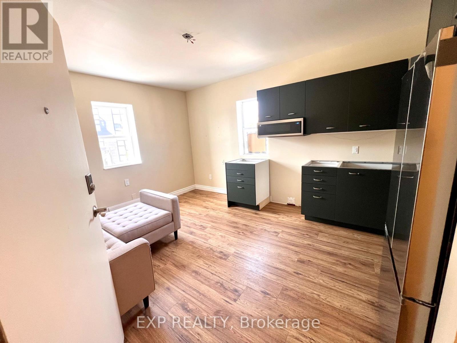 1079 Wellington Street W Property Photo 9