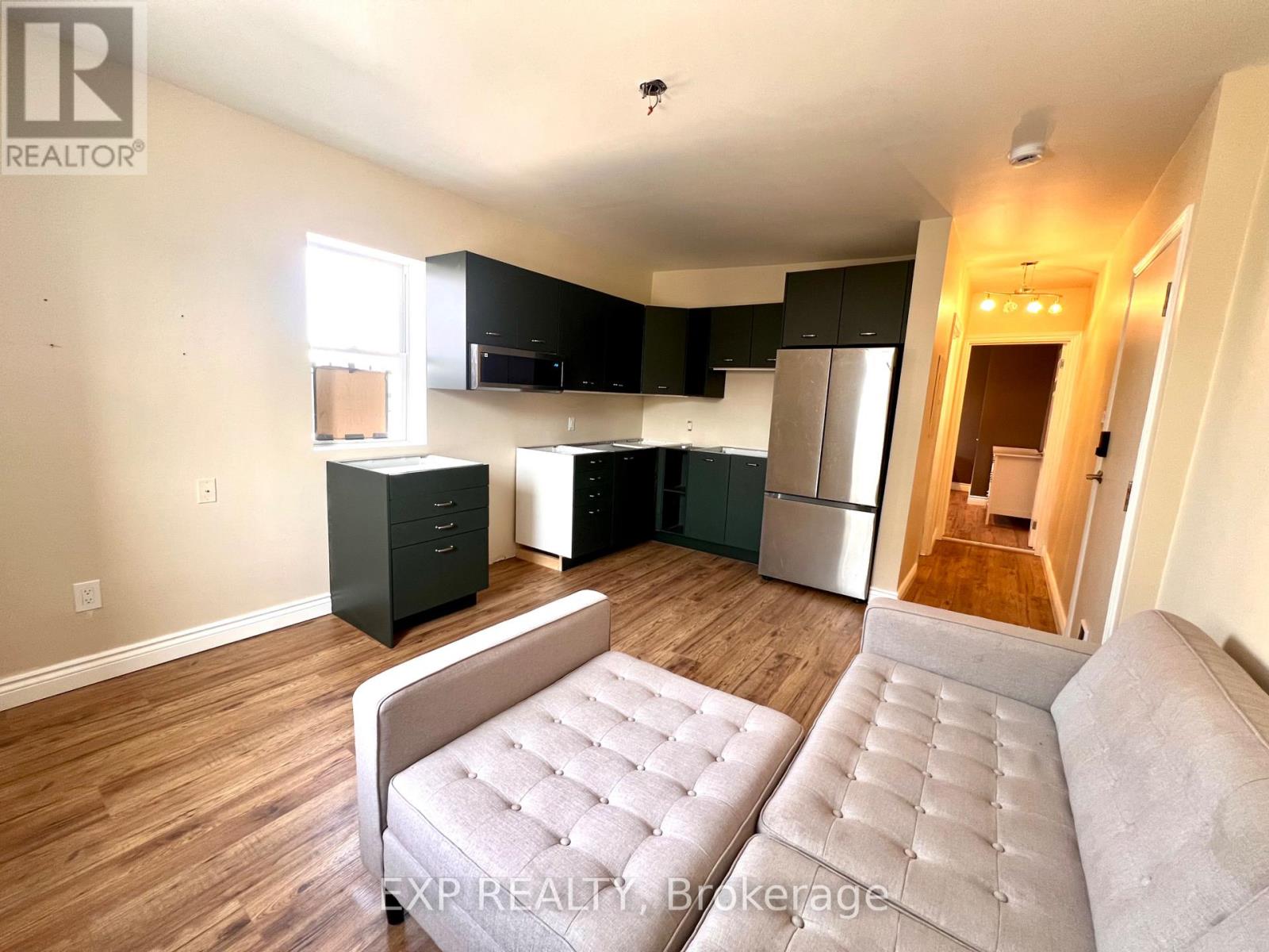 1079 Wellington Street W Property Photo 10