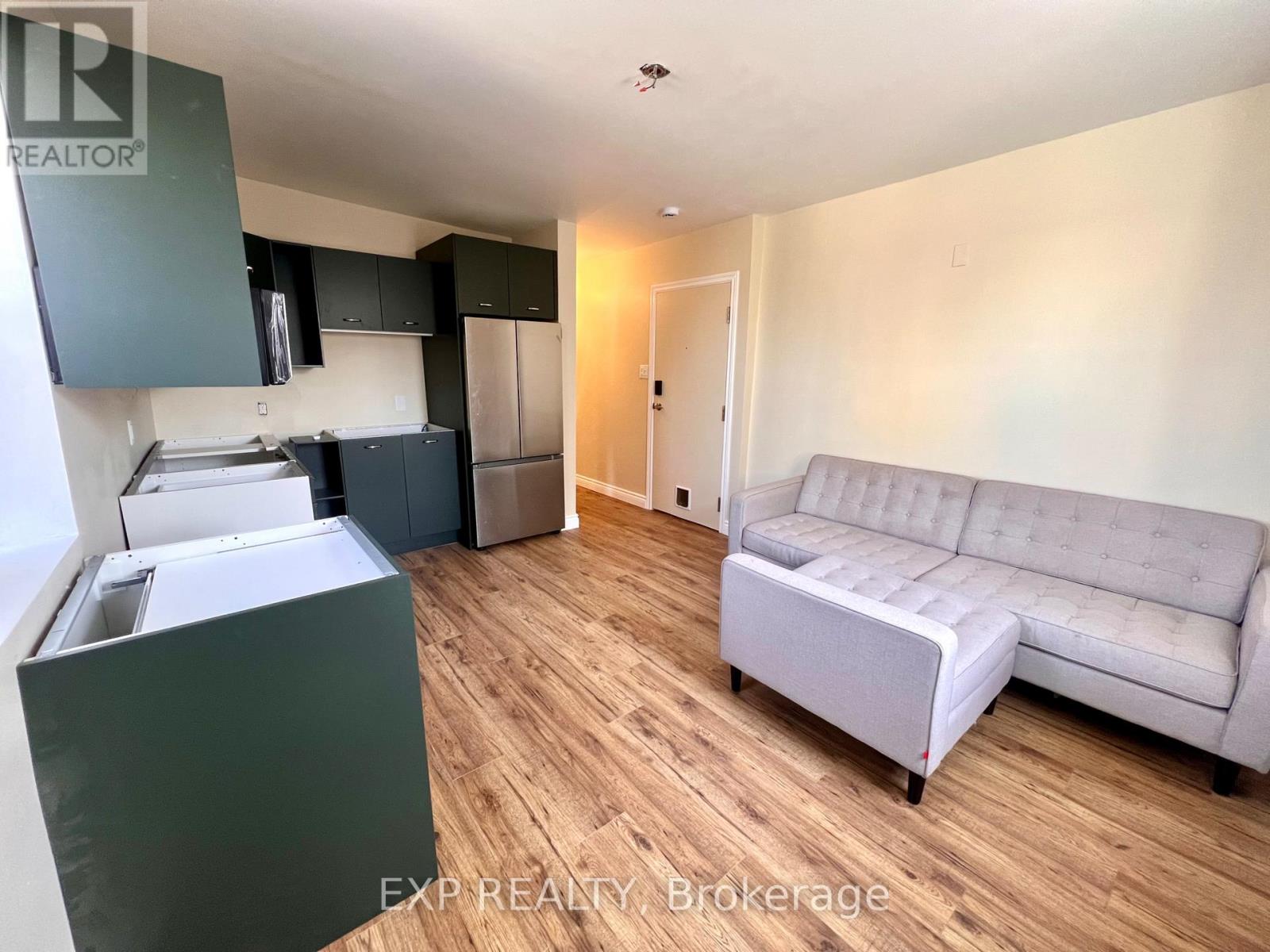 1079 Wellington Street W Property Photo 11
