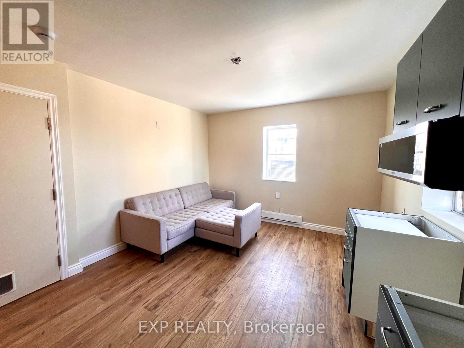 1079 Wellington Street W Property Photo 12