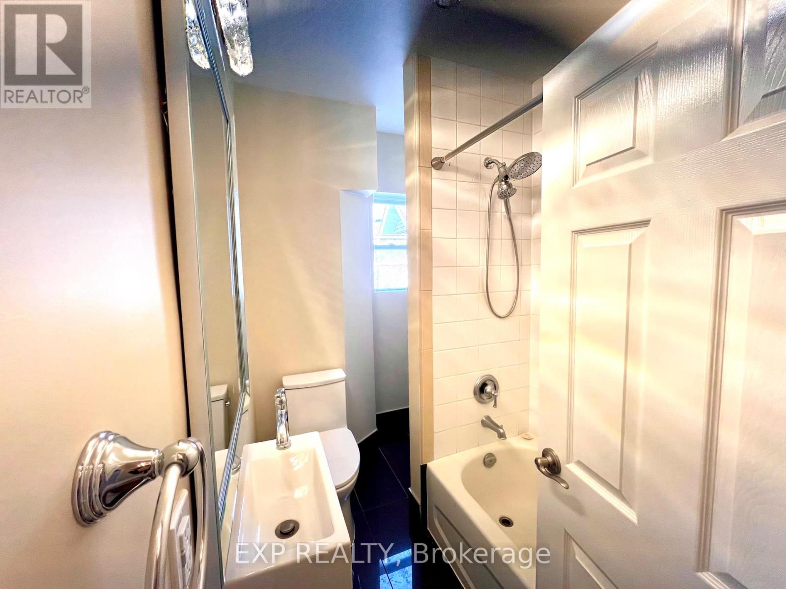 1079 Wellington Street W Property Photo 14