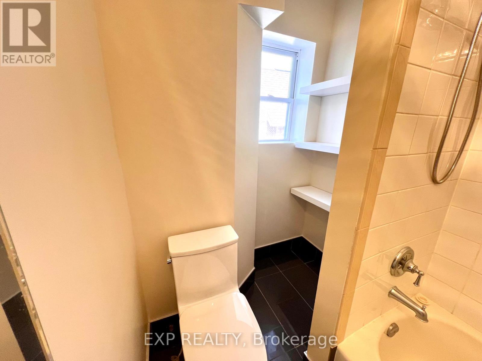 1079 Wellington Street W Property Photo 15