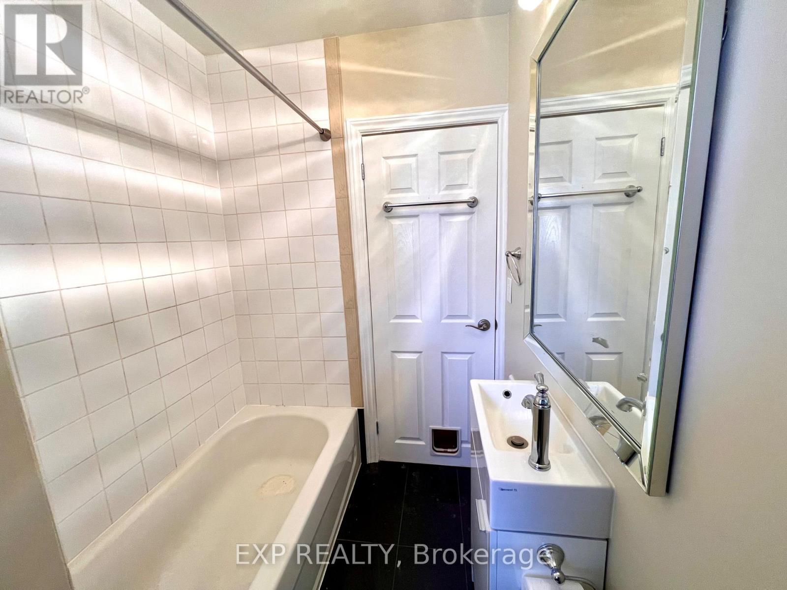 1079 Wellington Street W Property Photo 16