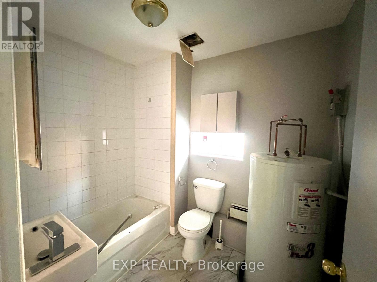1079 Wellington Street W Property Photo 23