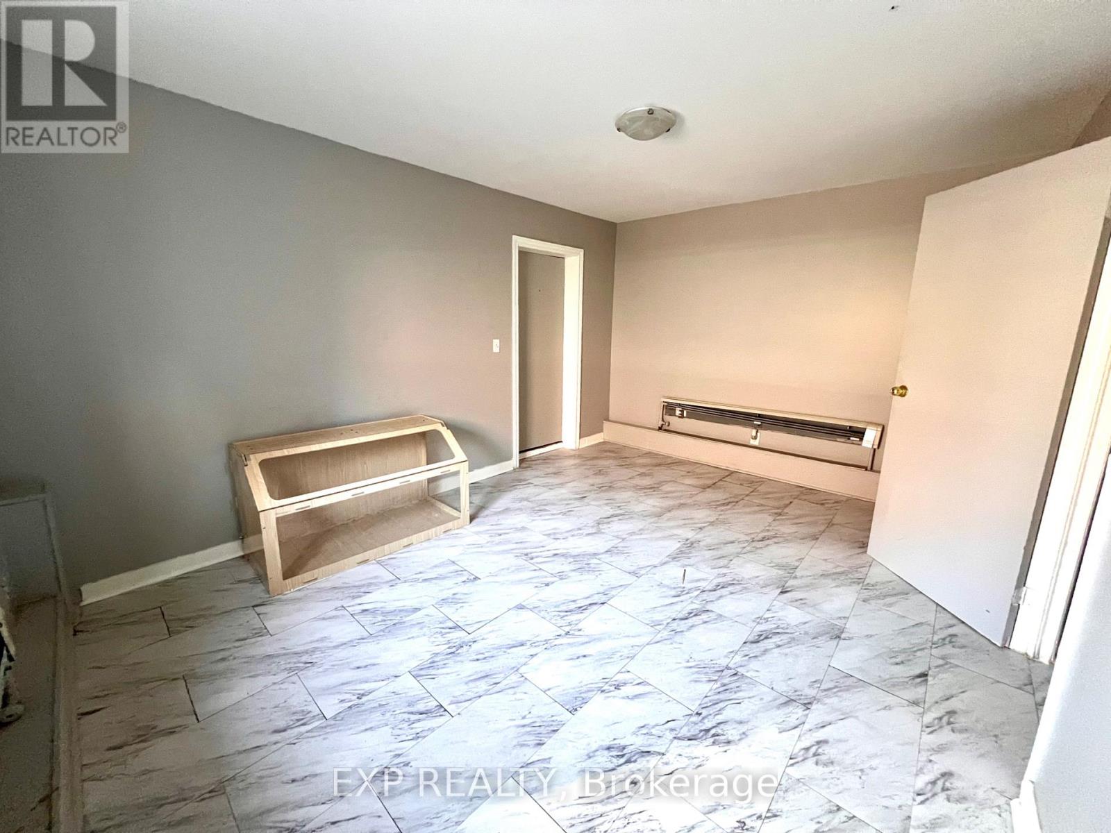 1079 Wellington Street W Property Photo 25