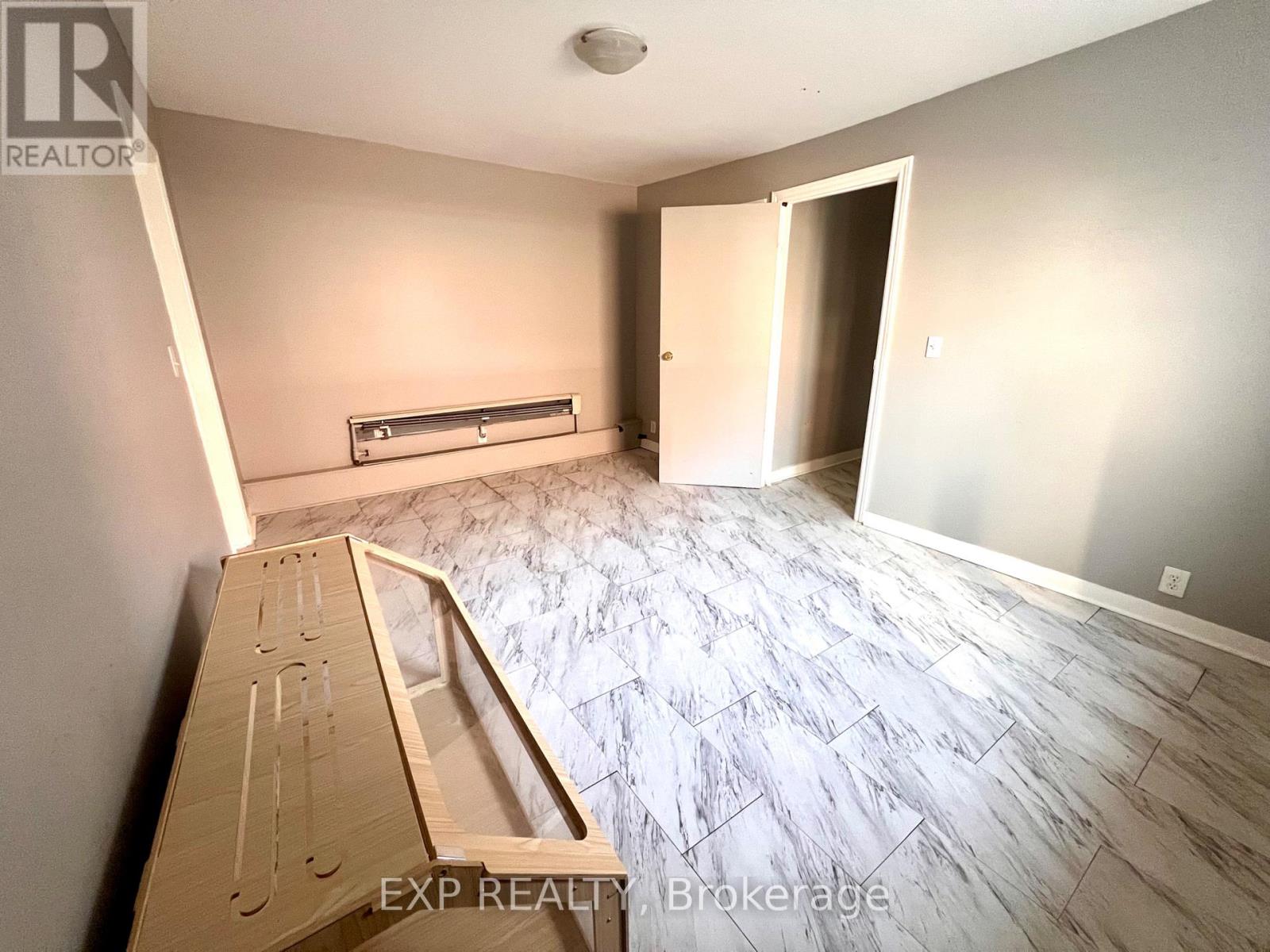 1079 Wellington Street W Property Photo 26