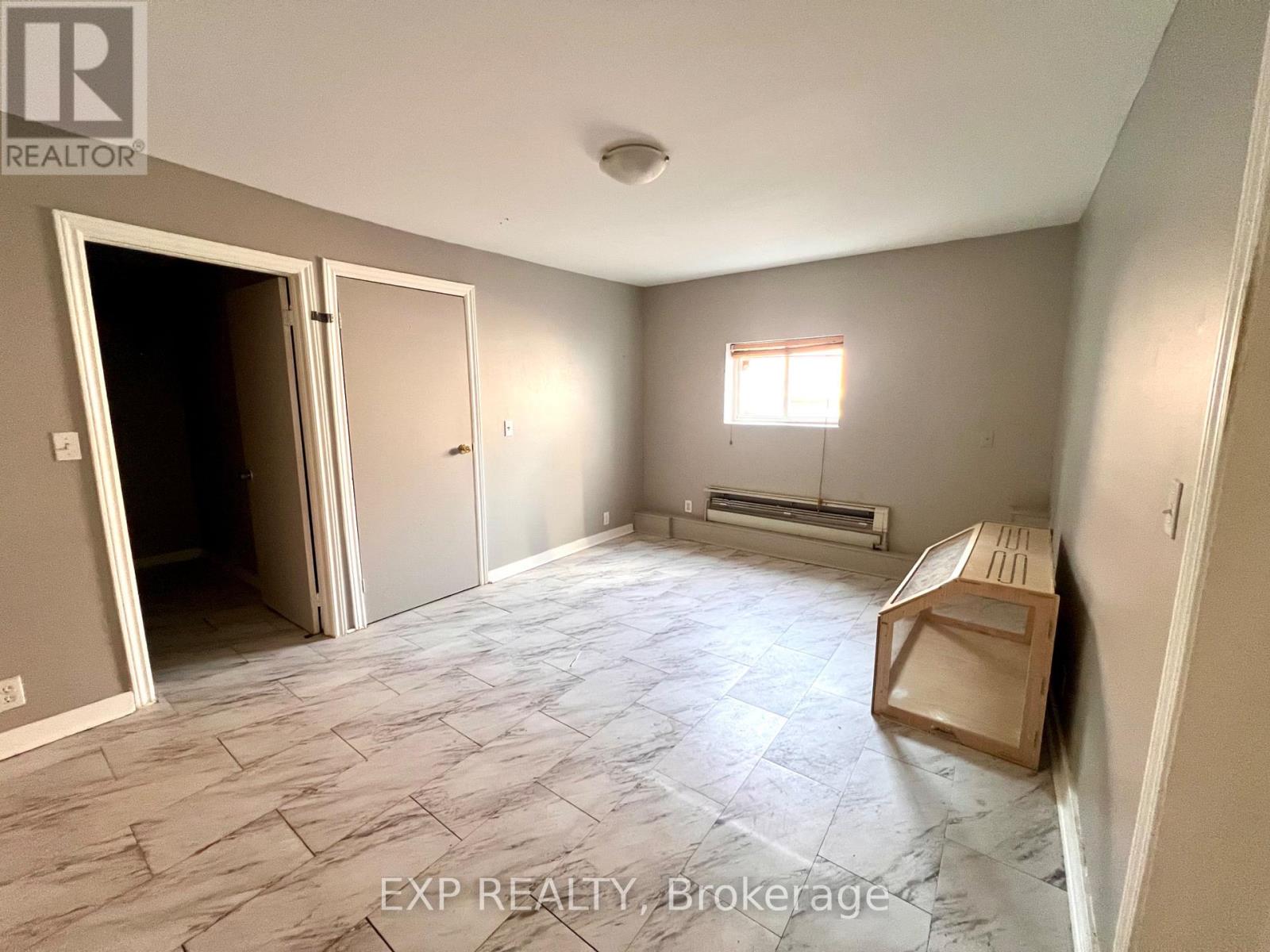 1079 Wellington Street W Property Photo 27