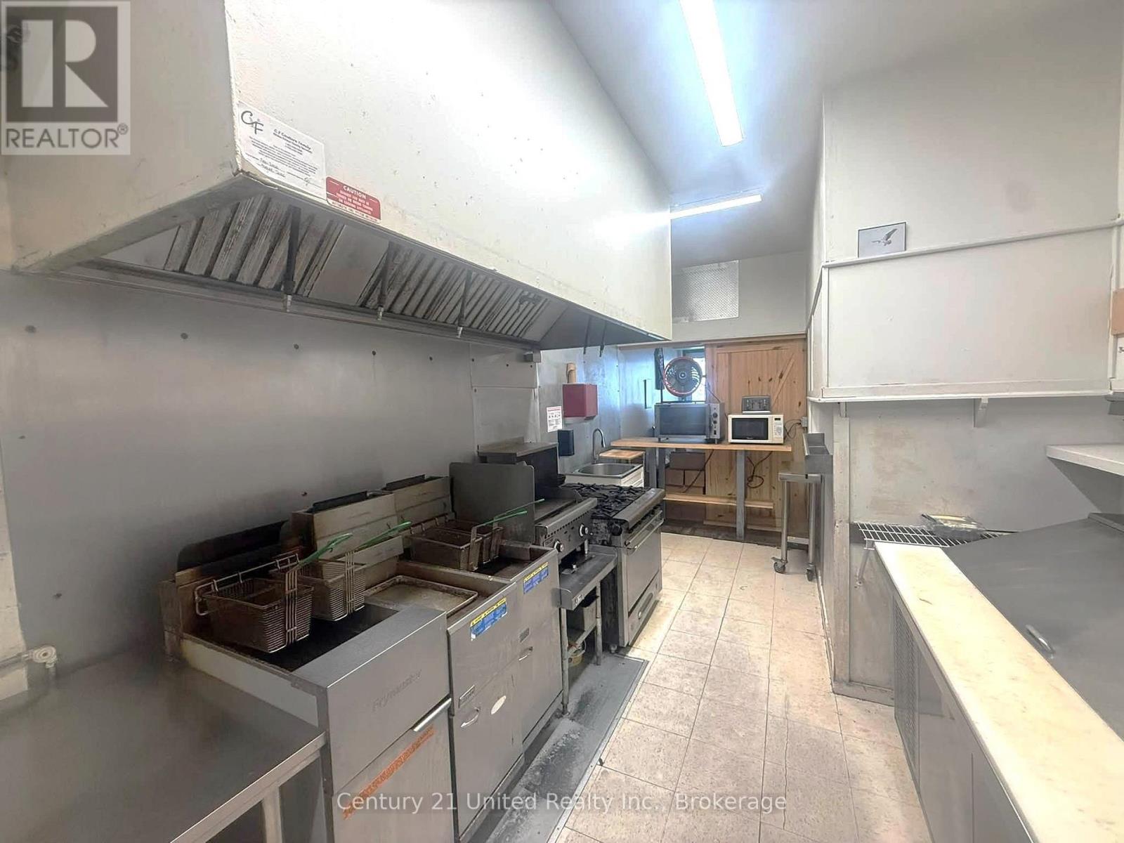 95 King Street W Property Photo 11